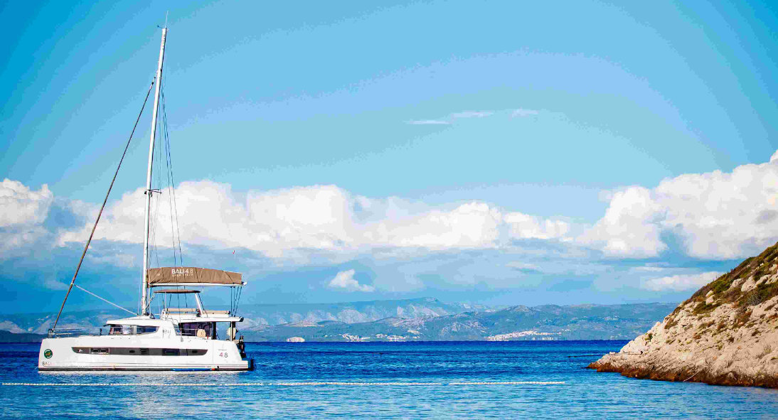 Was man bei einem Skippered Yacht Charter in Kroatien erwarten kann