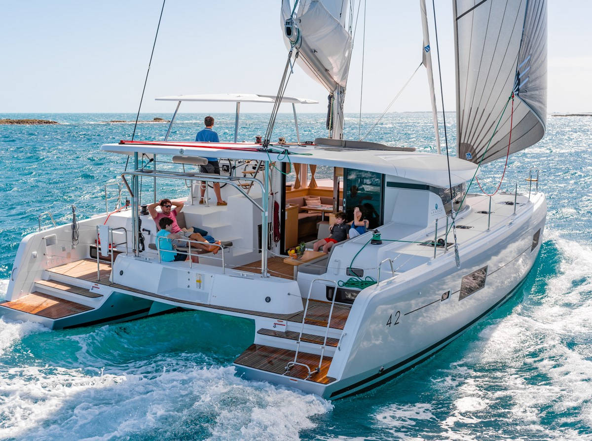 Tipi di Noleggio Yacht Disponibili a Spalato: Da Barche a Vela e Catamarani a Yacht di Lusso