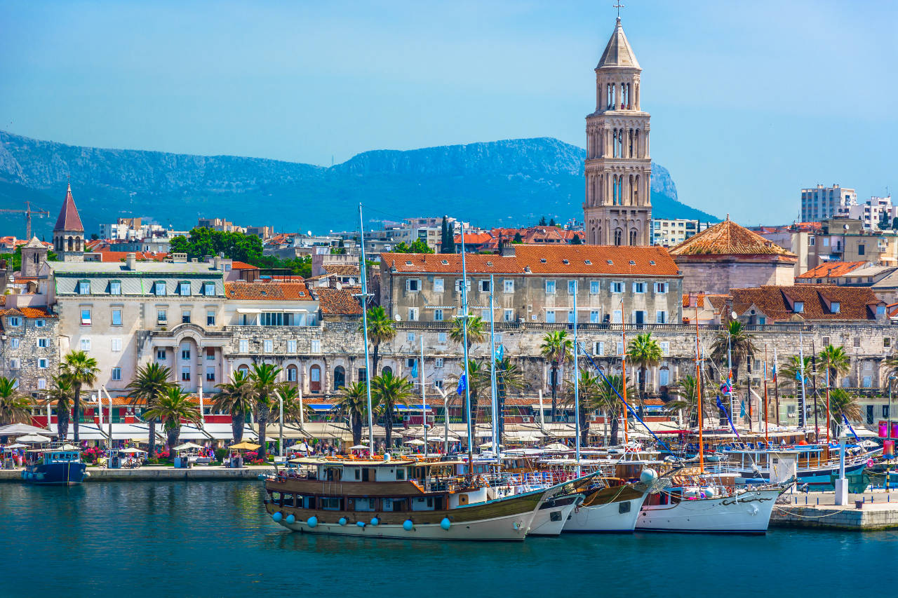 Yacht Charter Types Available in Split: From Sailboats & Catamarans to luxury yachts