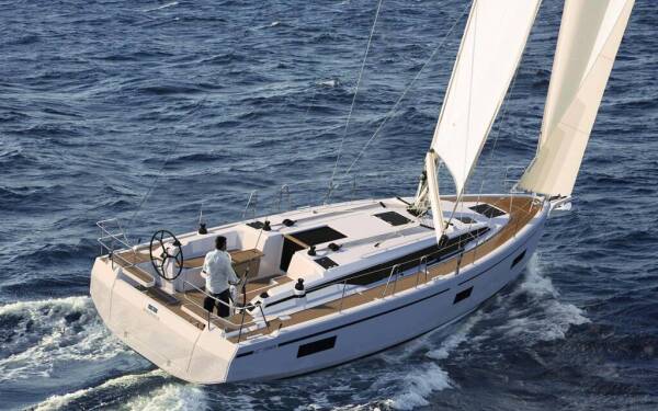 Bavaria C38 Black Pearl