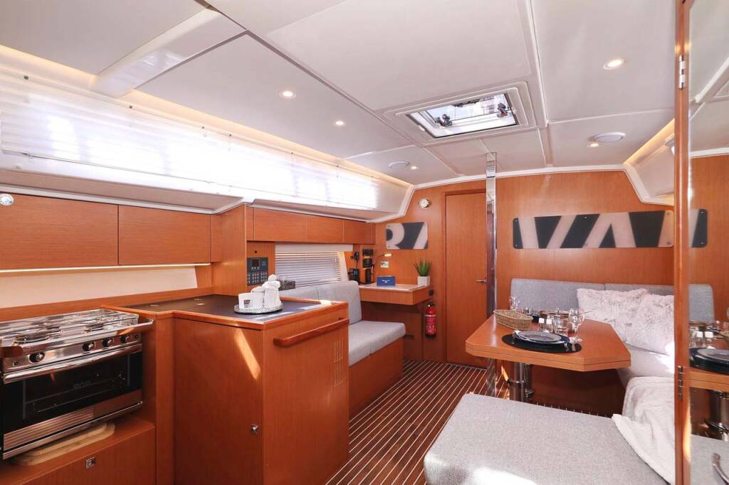 Bavaria C42 Style Antares