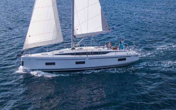 Bavaria C42 Style Aurelia