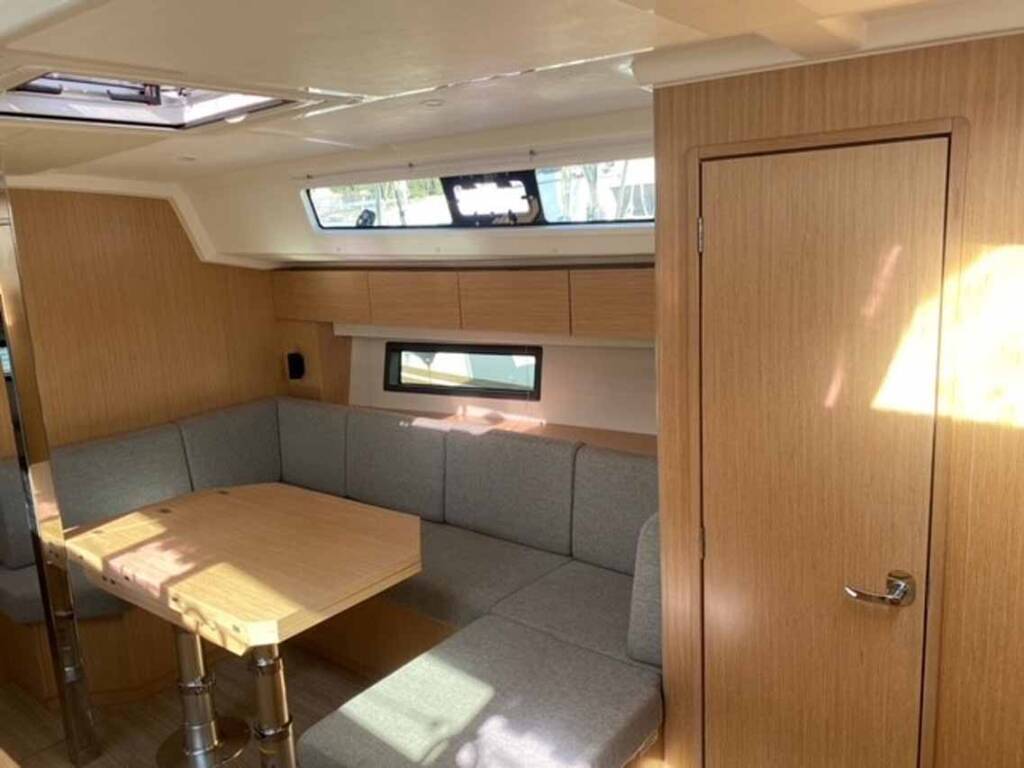 Bavaria C42 Sideways