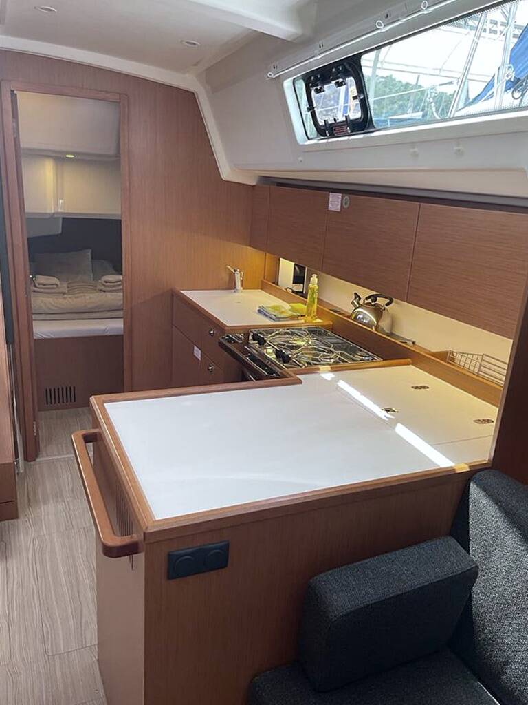 Bavaria C42 Coco