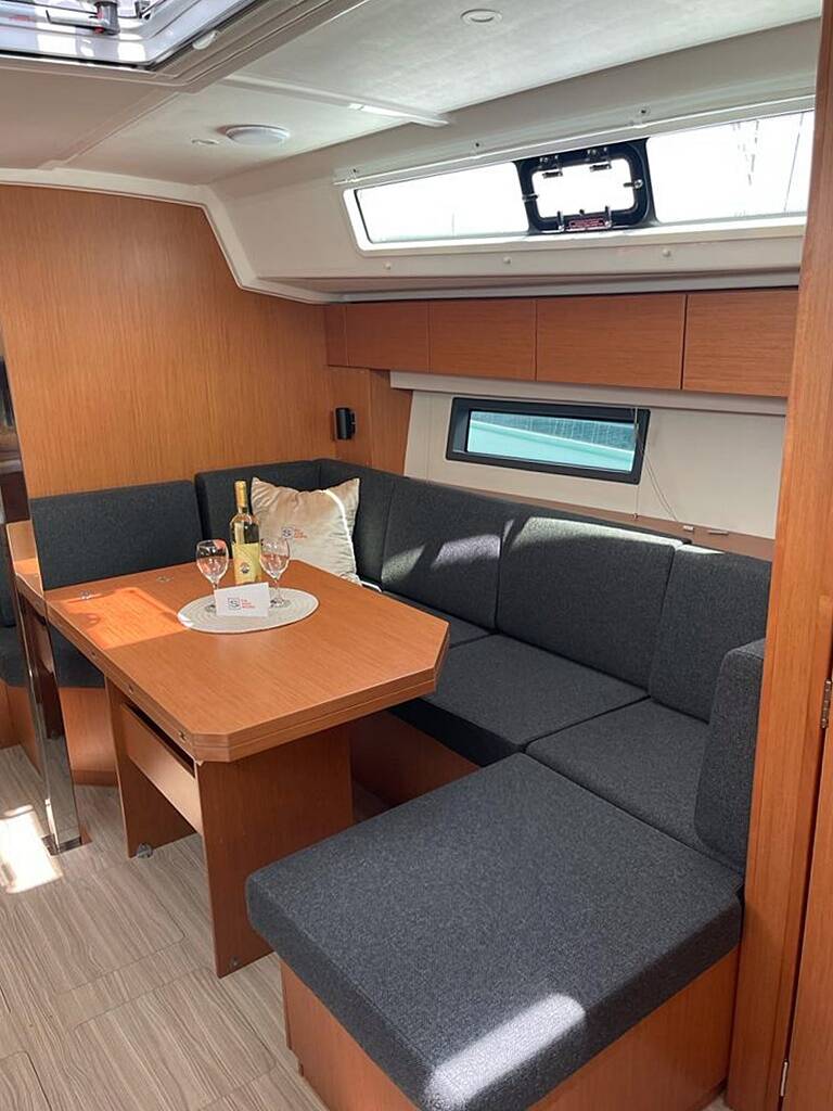 Bavaria C42 Coco