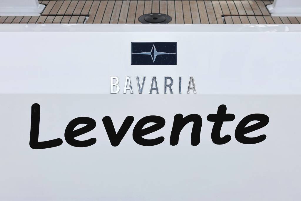 Bavaria C42 Levente