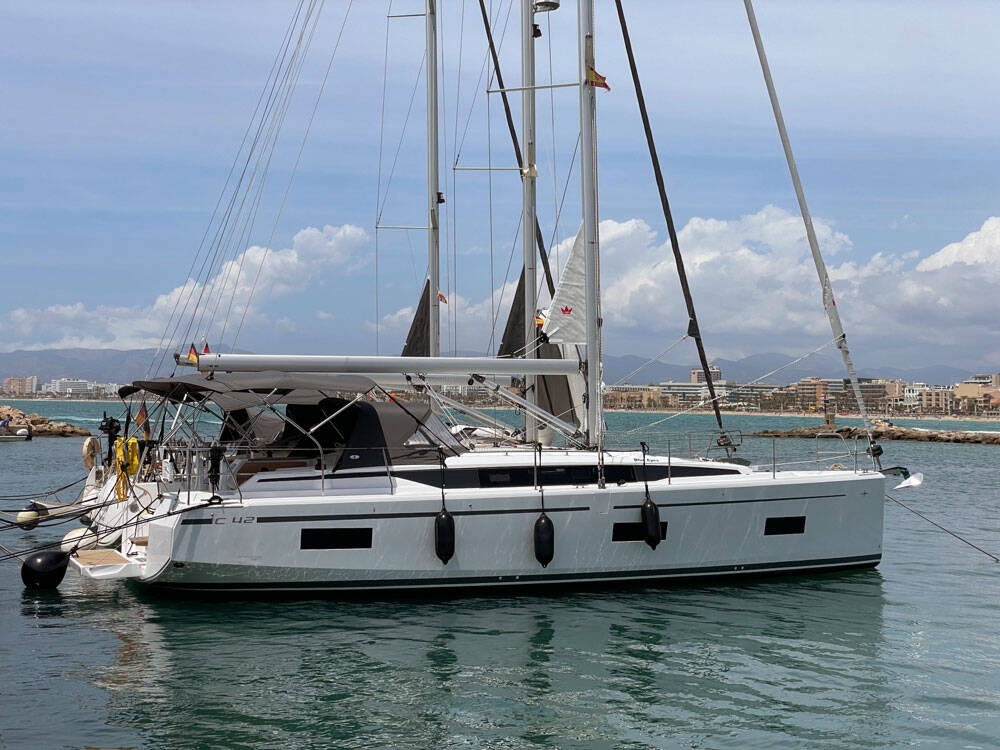 Bavaria C42 Blue Eyes