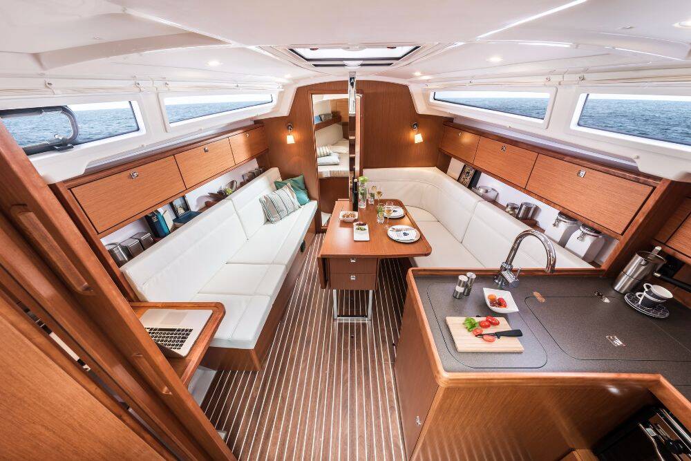 Bavaria Cruiser 34 Licence to chill