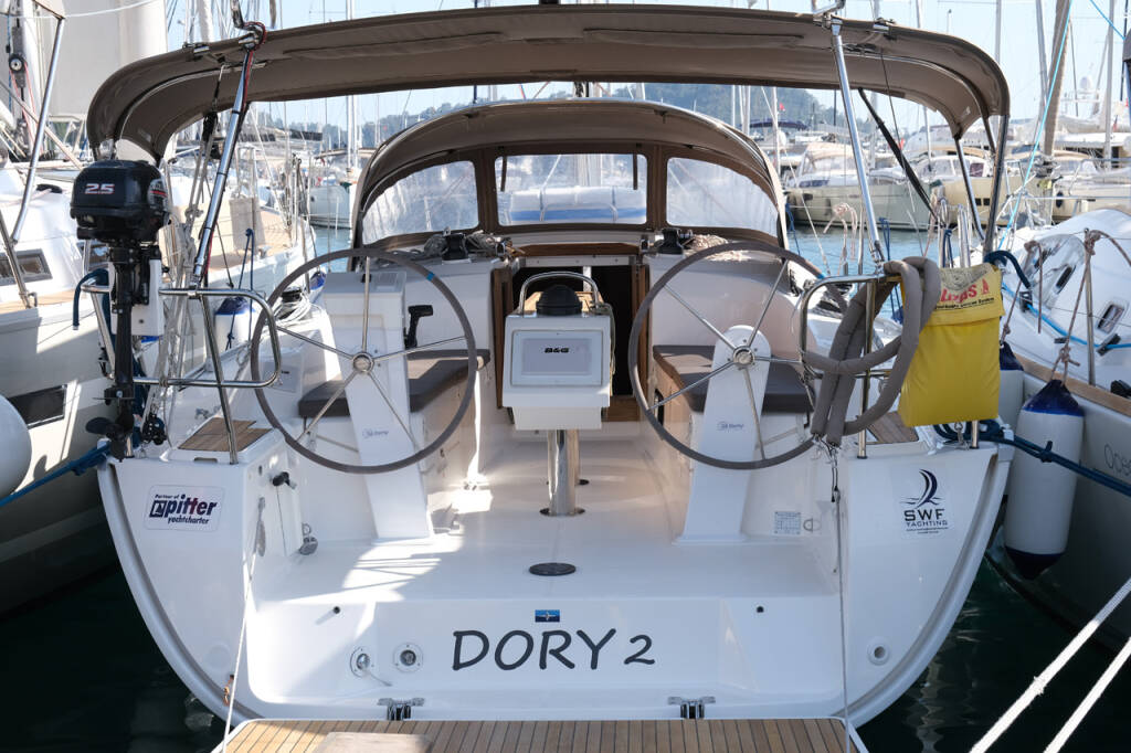 Bavaria Cruiser 34 Dory 2