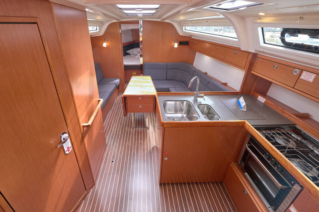 Bavaria Cruiser 37 Toni