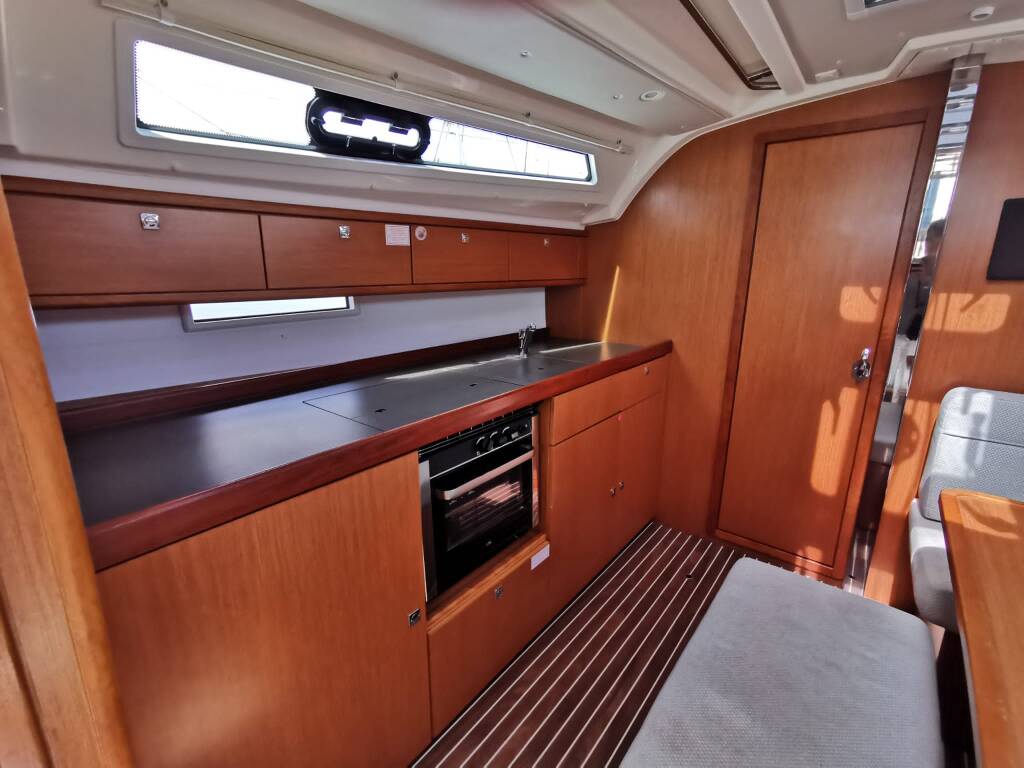 Bavaria Cruiser 37 ECONOMY