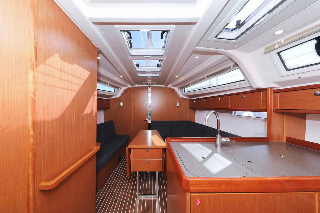 Bavaria Cruiser 37 ECONOMY