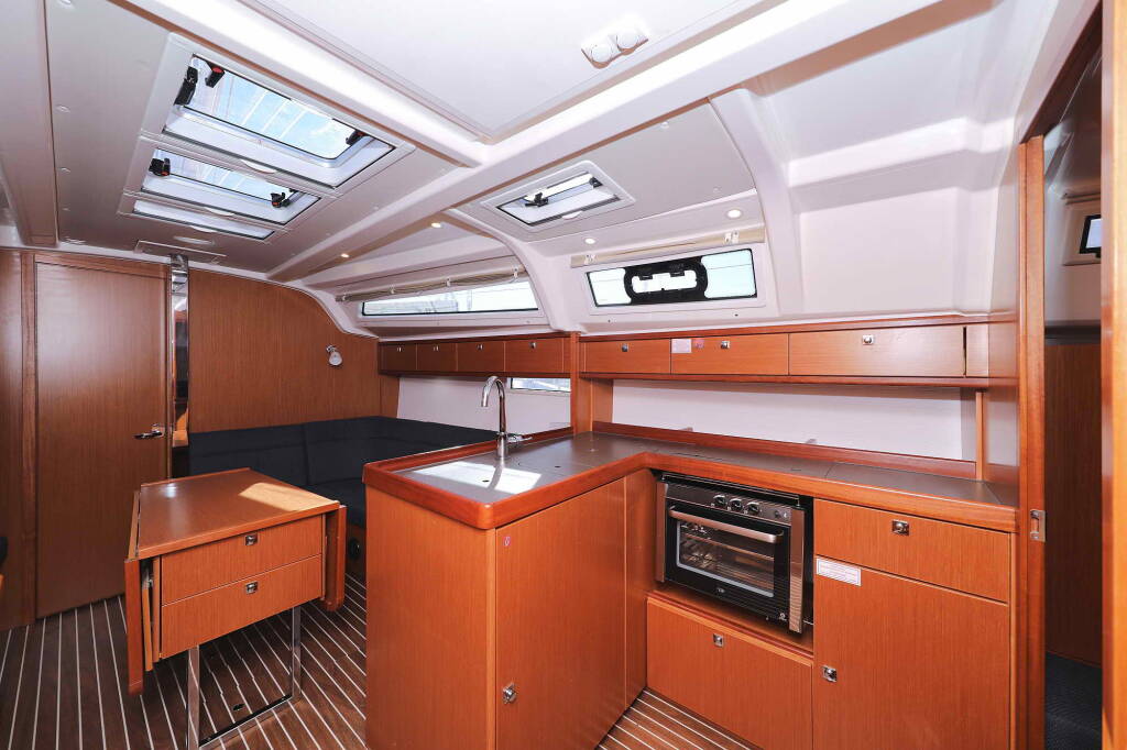 Bavaria Cruiser 37 ECONOMY