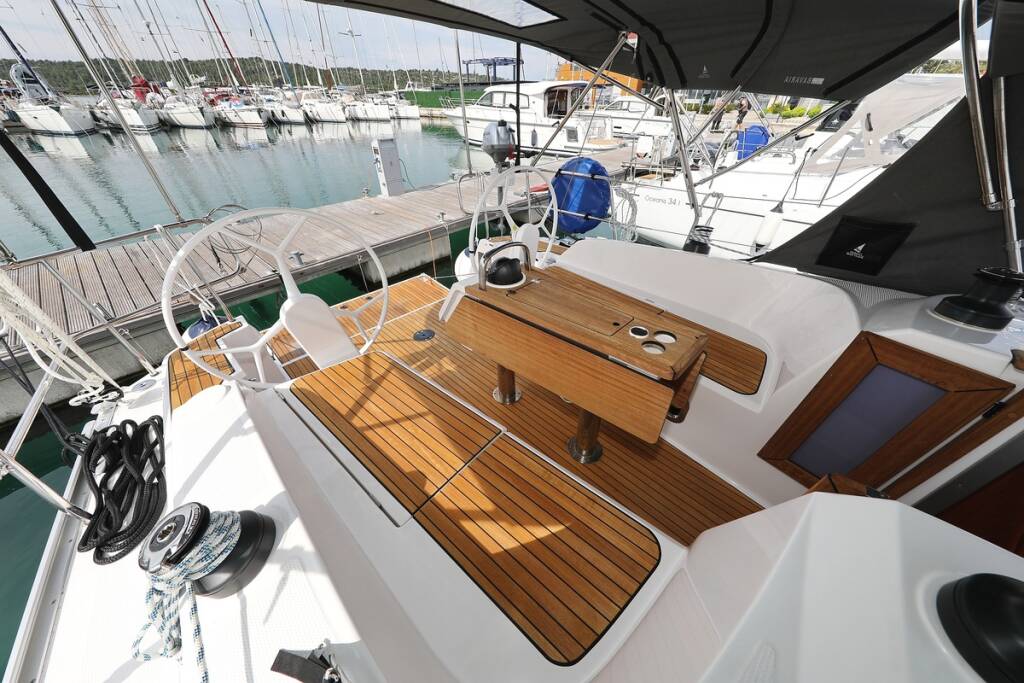 Bavaria Cruiser 37 aMore