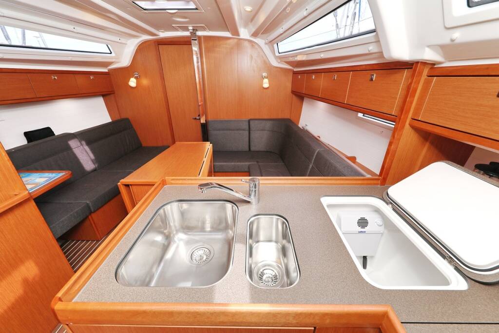 Bavaria Cruiser 37 aMore