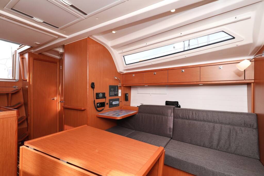 Bavaria Cruiser 37 aMore