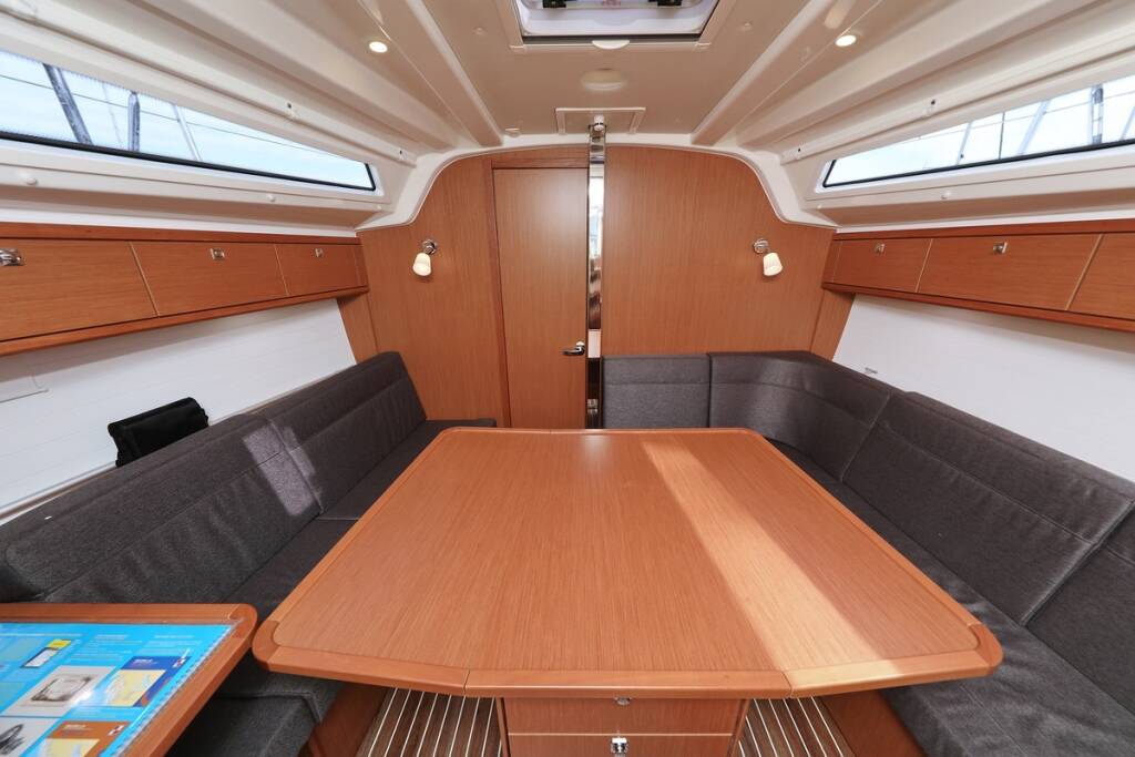 Bavaria Cruiser 37 aMore