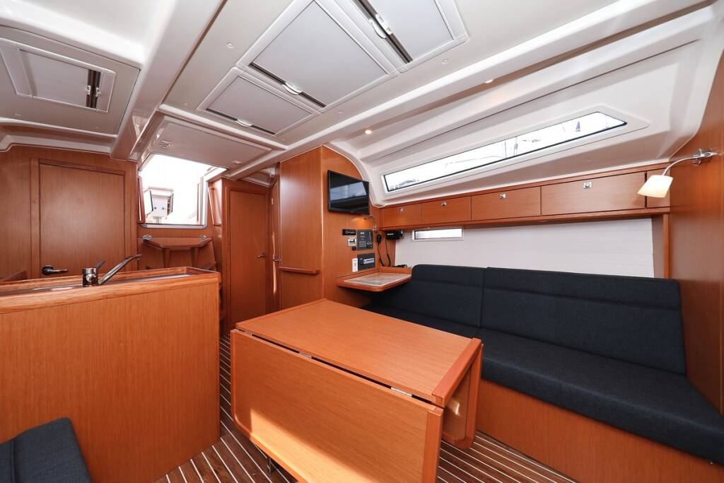 Bavaria Cruiser 37 Spectrum