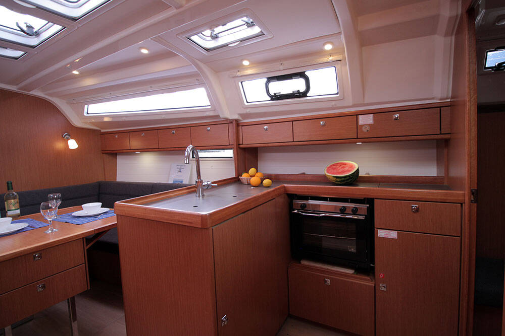 Bavaria Cruiser 37 Black Pearl