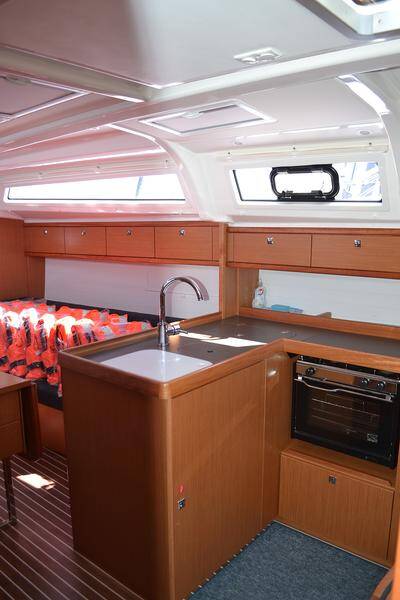 Bavaria Cruiser 37 Atena