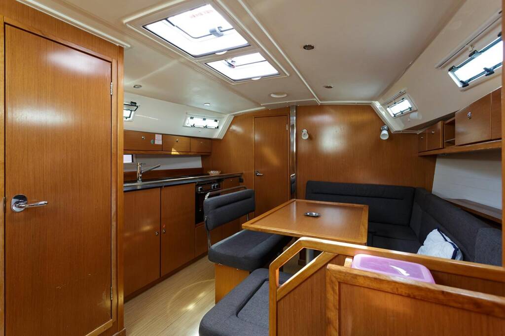 Bavaria Cruiser 40 S Black Magic