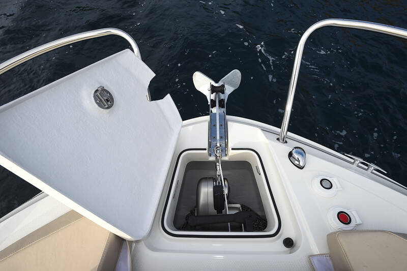 Bayliner VR5 Outboard Cuddy