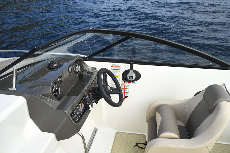 Bayliner VR5 Outboard Cuddy