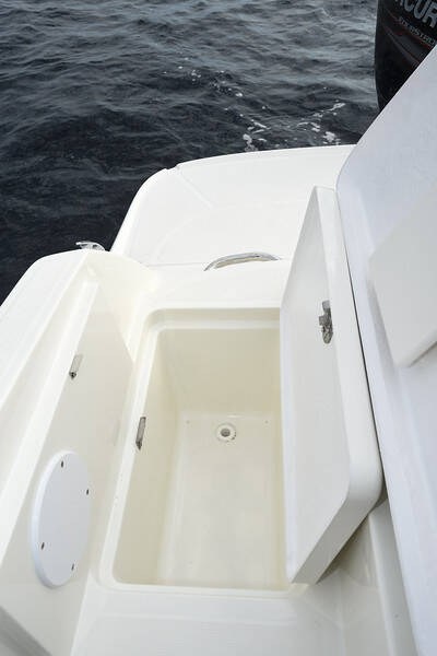 Bayliner VR5 Outboard Cuddy