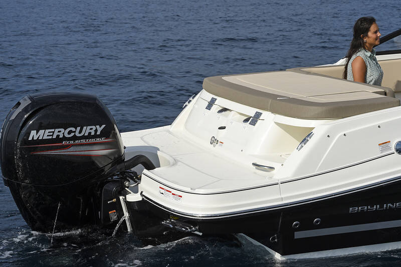 Bayliner VR5 Outboard Cuddy