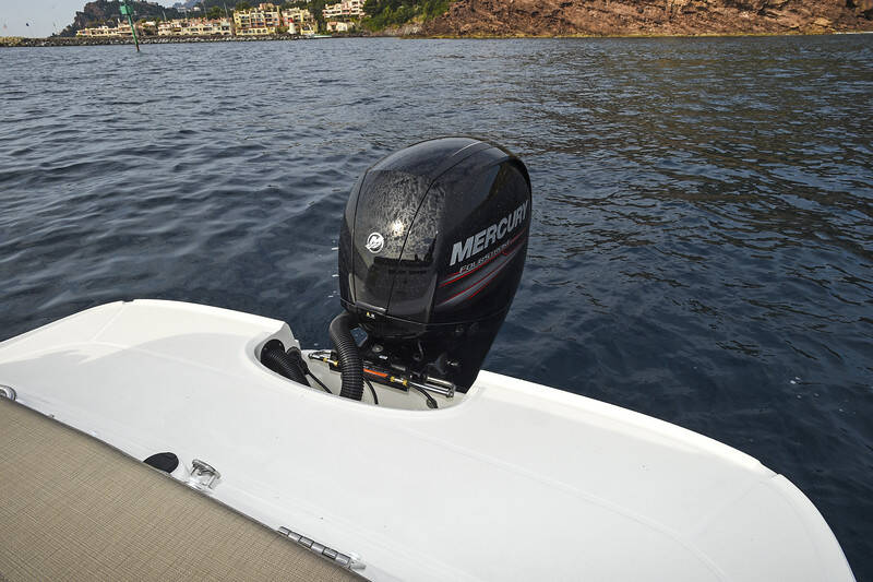 Bayliner VR5 Outboard Cuddy