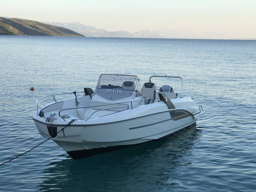 Beneteau Beneath Flyer 7.7 Space Deck