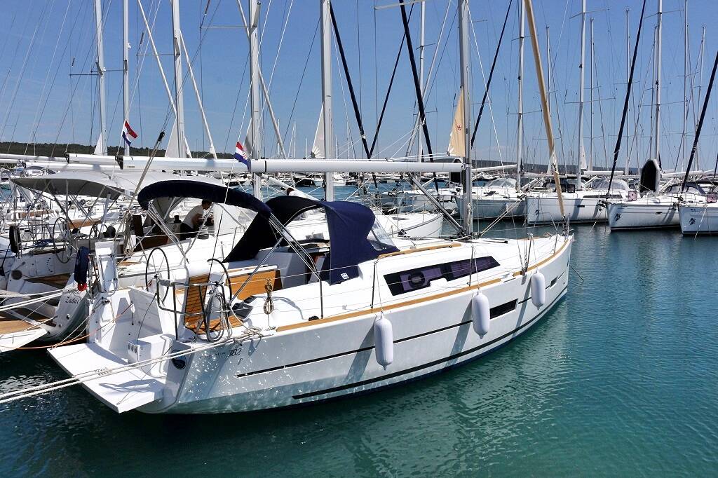 Dufour 382 GL Louise