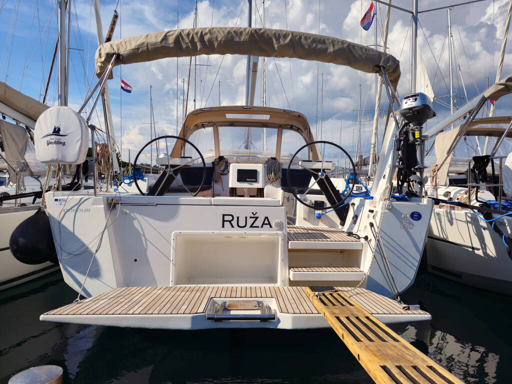 Dufour 390 GL Ruža