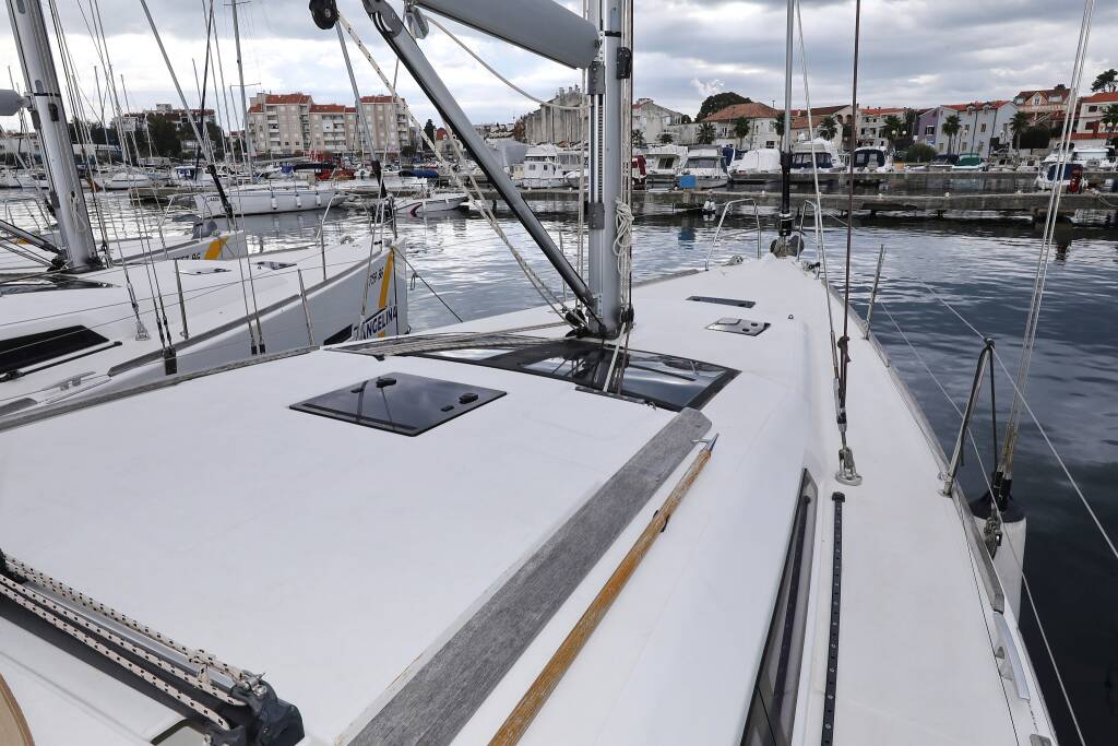 Dufour 412 GL Black Pearl