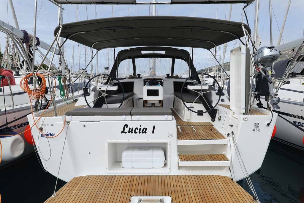 Dufour 430 Lucia 1