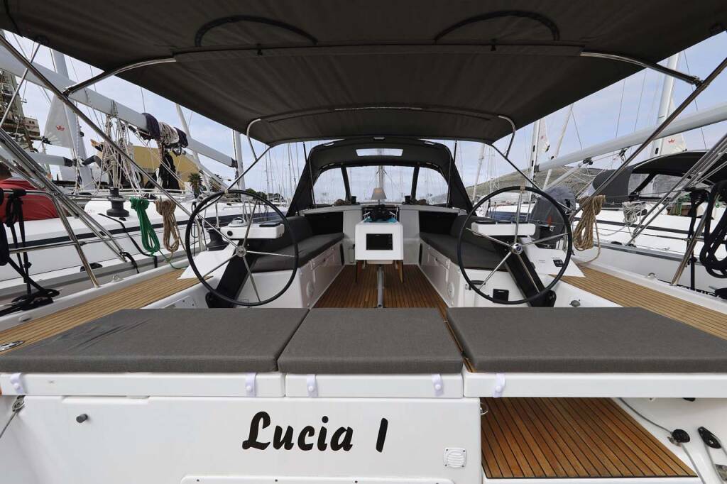 Dufour 430 Lucia 1