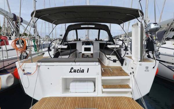 Dufour 430 Lucia 1