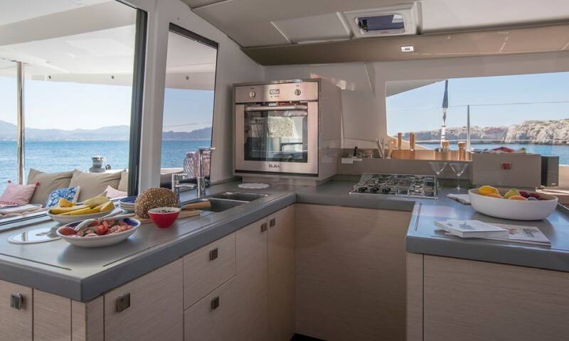 Fountaine Pajot Astrea 42 MILE HI L'ATTITUDES 