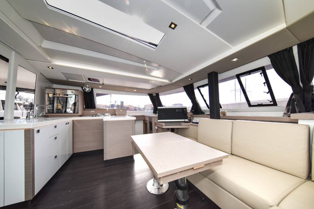 Fountaine Pajot Astrea 42 Le Bart