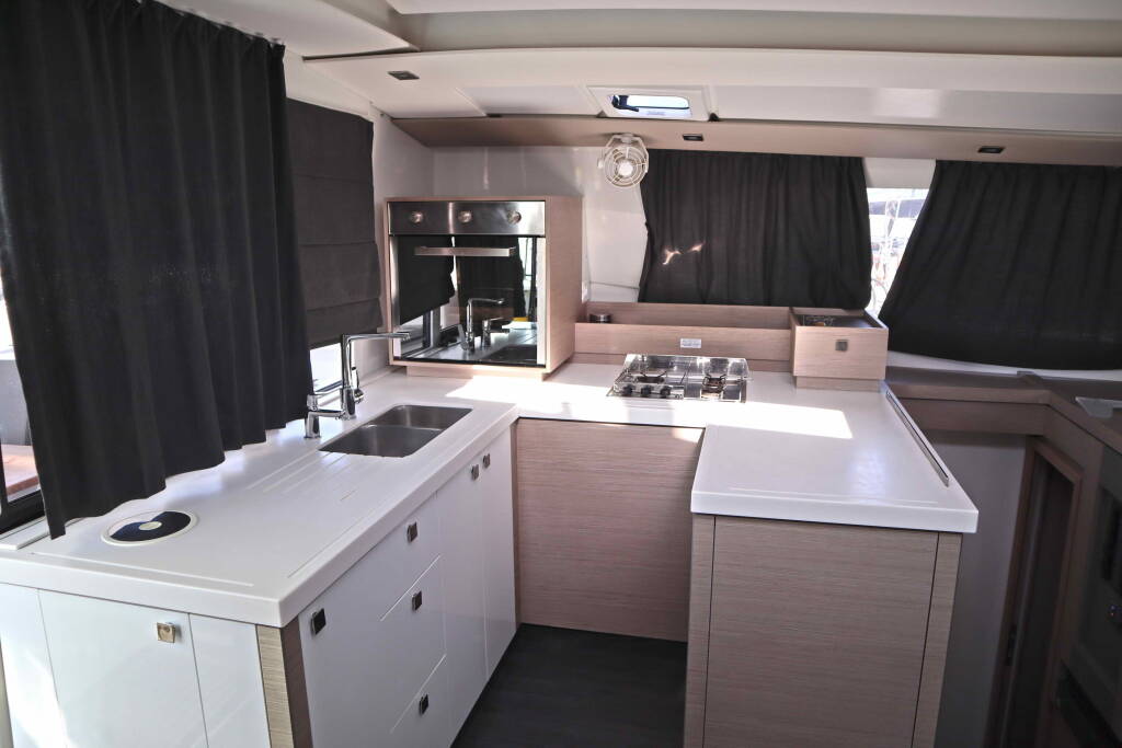 Fountaine Pajot Astrea 42 CLASS