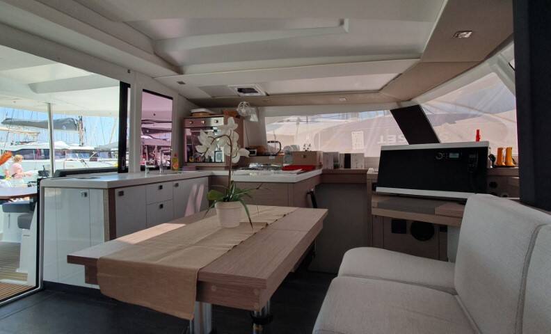 Fountaine Pajot Astrea 42 Crazy Diamond