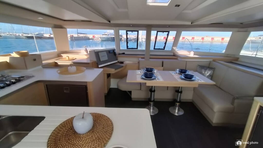 Fountaine Pajot Astrea 42 Agitation