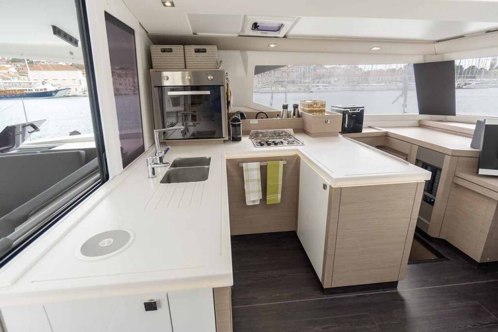 Fountaine Pajot Astrea 42 Mojo