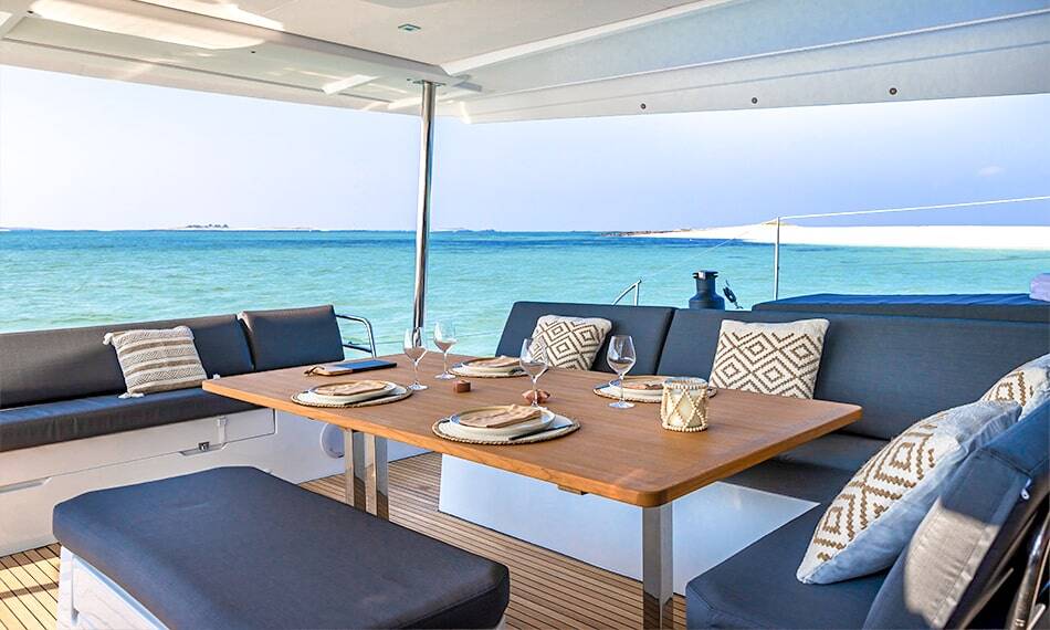 Fountaine Pajot Aura 51 SMART ELECTRIC LILY 