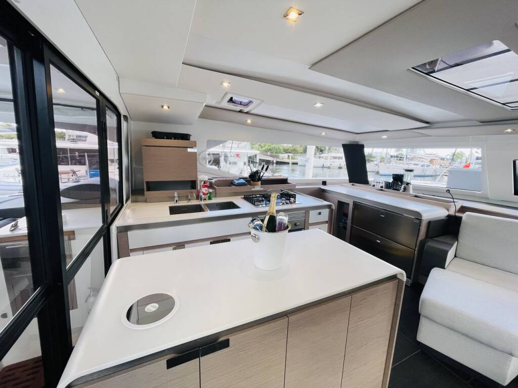 Fountaine Pajot Aura 51 Hoylah