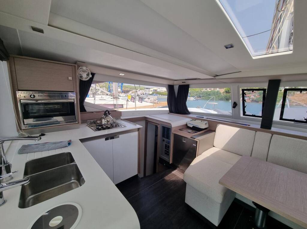 Fountaine Pajot Isla 40 Joy