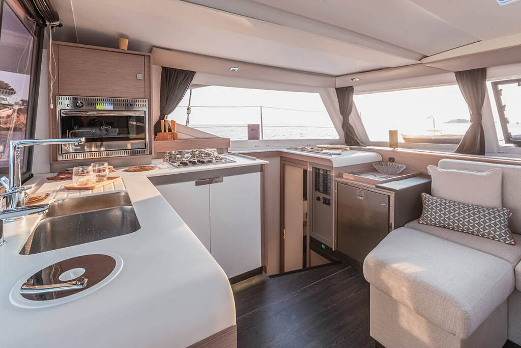 Fountaine Pajot Isla 40 Monkey Puppy