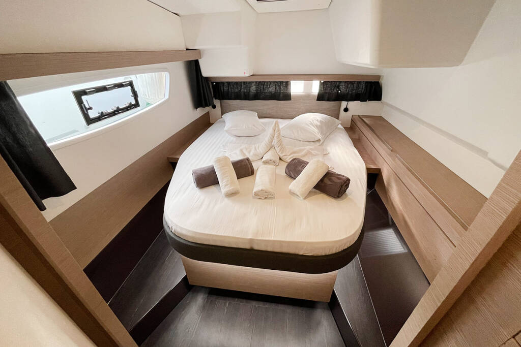 Fountaine Pajot Isla 40 Barnacle