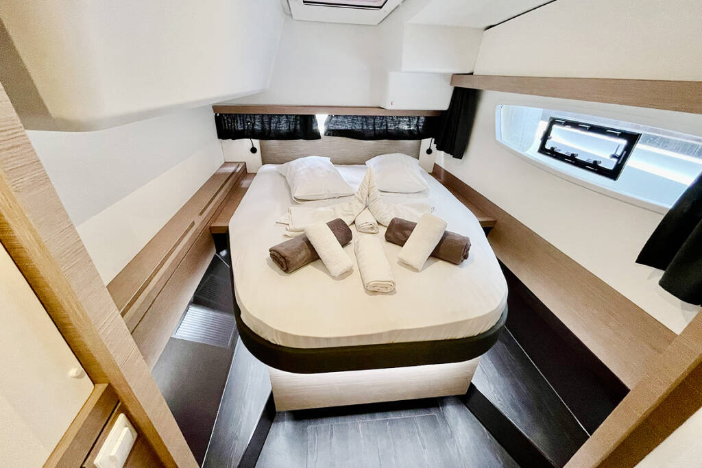 Fountaine Pajot Isla 40 Barnacle