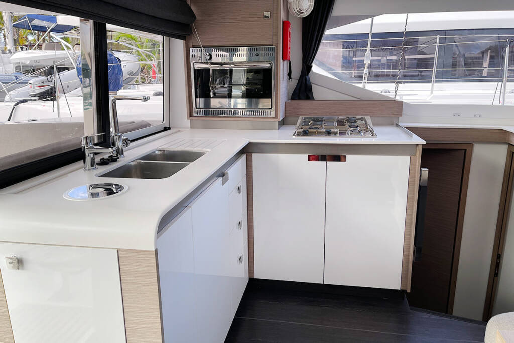 Fountaine Pajot Isla 40 Barnacle